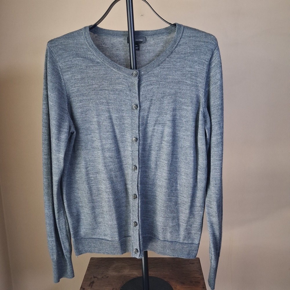 The Limited Women’s Button Front Gray Cardigan; Size XL